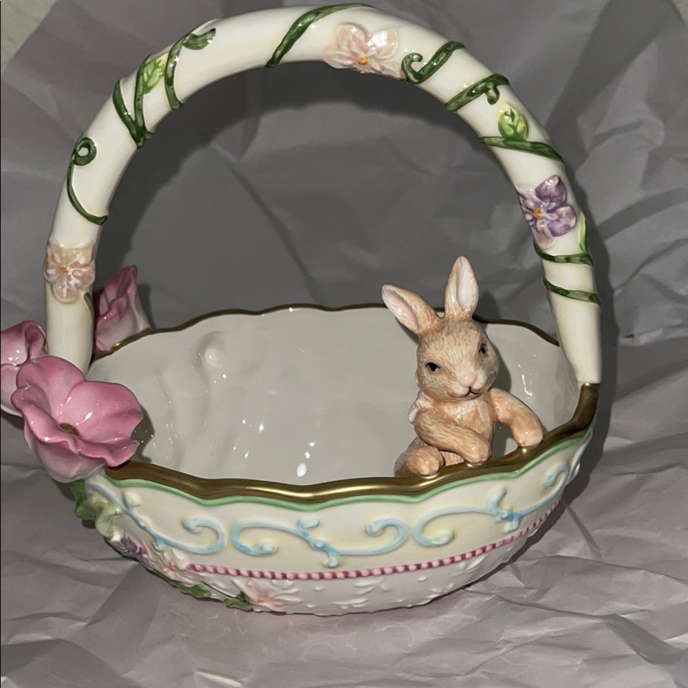 VINTAGE AVON Floral Bunny Basket
